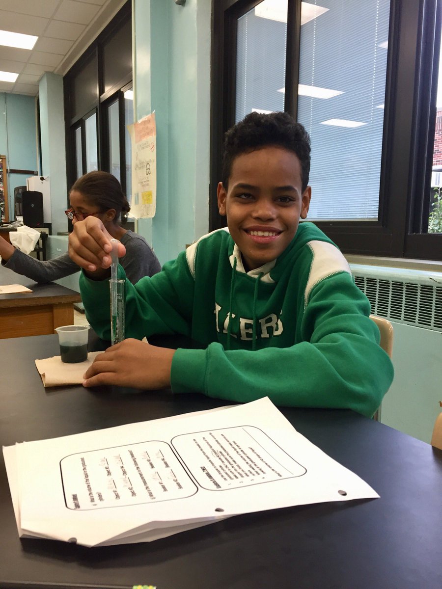 missiele3's tweet photo. hmm...how many drops of liquid does it take to get a volume of 2 mL? 💧 #discoveringscience https://t.co/bviOguI9ta