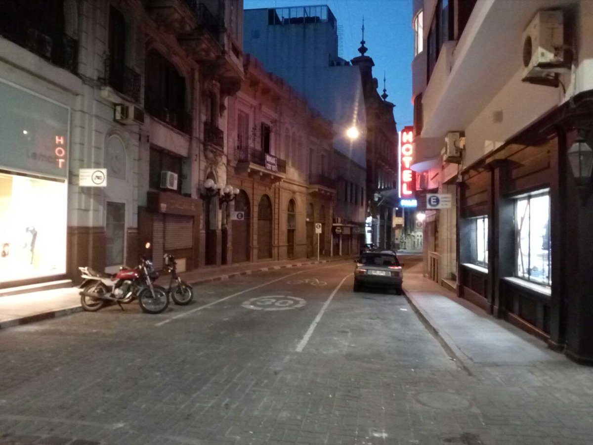 RadioBocacha's tweet photo. Recorremos la Ciudad Vieja en la primera noche de #ToqueDeQuedaMVD. ¡Seguinos! https://t.co/AEqPb8SQRq