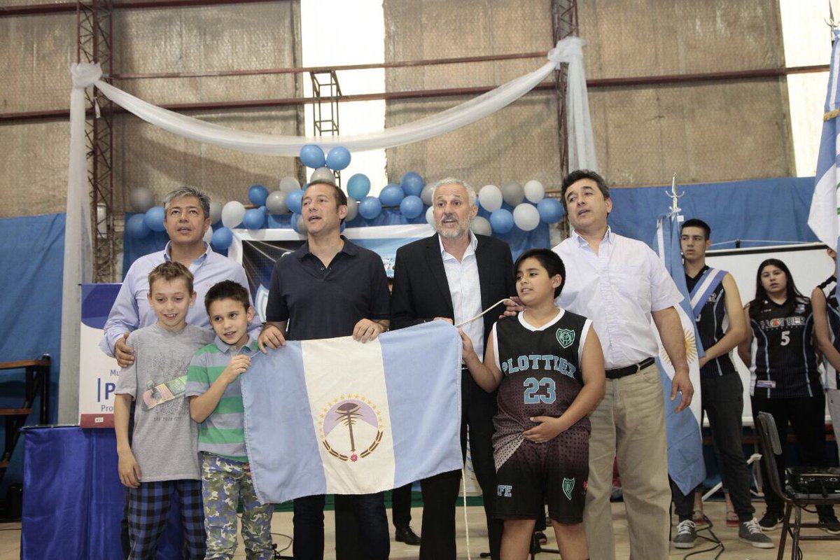 OmarGutierrezOk's tweet photo. #Plottier Los clubes son contención social, espacio donde nuestros hijos crecen sanos. Felices 75 años Club Plottier! #YoElijo #DeporteNQN https://t.co/fG7i0UzRxU
