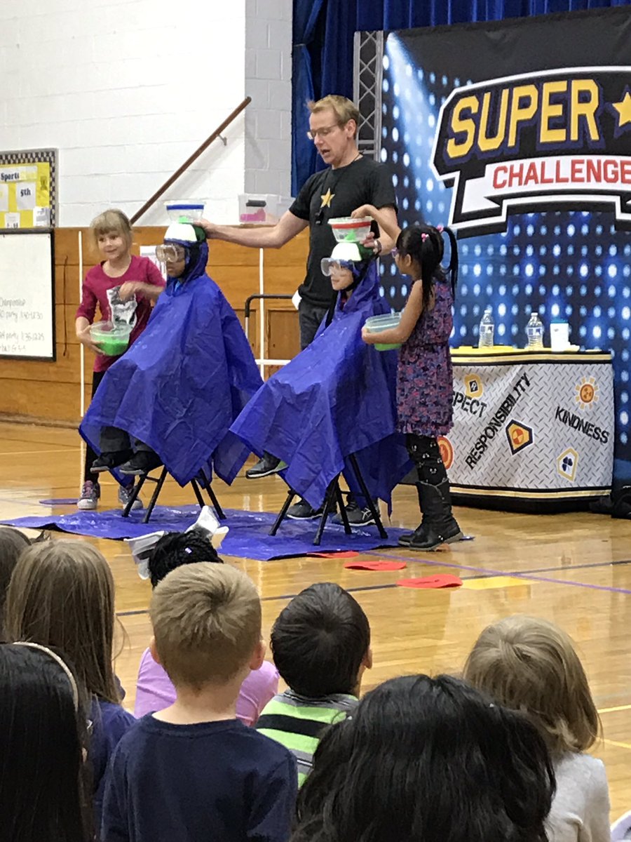 msdiazclase's tweet photo. Un alumno de nuestro salón fue escogido para la asamblea de "Super U" #madison44 #weare44 https://t.co/TBwqPodXF7