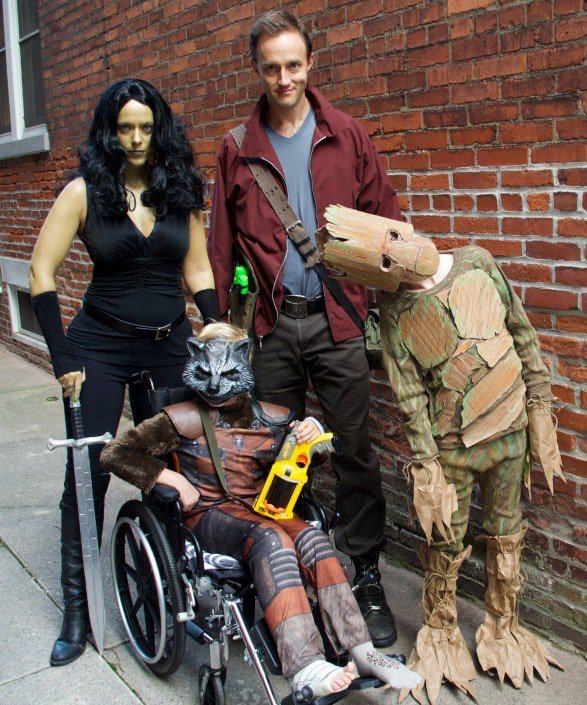 DiscountNClip's tweet photo. Family Halloween Costume Ideas That Are Pretty #epic https://t.co/2Wf2o18YUt via @apttherapy @dominomag https://t.co/keoQ3aWEYL