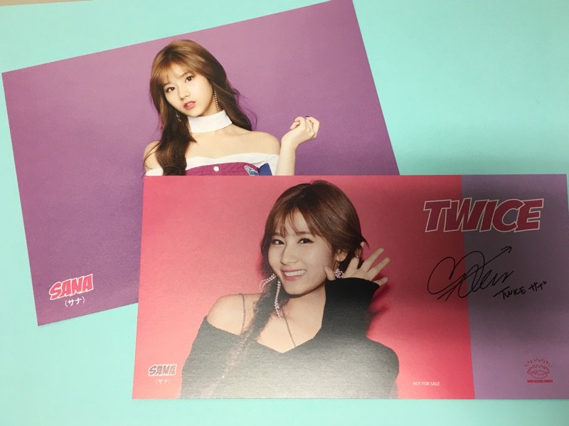 TWICE】タワレコ渋谷店限定のフライヤーと大判ポストカードのメンバー