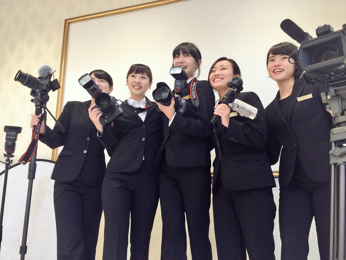 公式 東京ウェディング ホテル専門学校 まだまだ撮影中 ムービーカメラマンのイメージカットを撮っています いま結婚式では動画撮影や編集もニーズが高まっています 東京ウェディングカレッジ フォトウェディング フォトジェニック