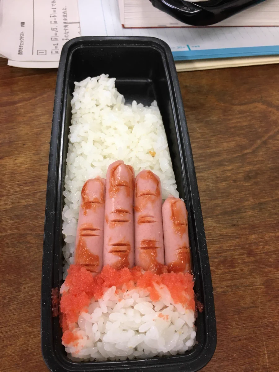 最恐のクオリティｗ親の作った弁当がすごすぎて食欲なくなったｗｗｗ