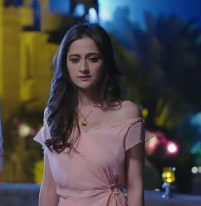 LoveKH_Intezaar's tweet photo. KAMINI Mathur 's life was hard,she made herself a strong lady to fight back...
#LoveKaHaiIntezaar 
@iamsanjeeda 
Misss her https://t.co/U4AEggXO8M
