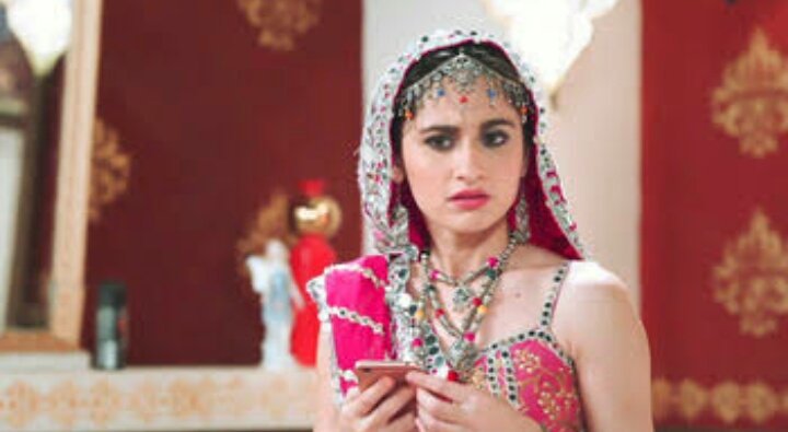 LoveKH_Intezaar's tweet photo. KAMINI Mathur 's life was hard,she made herself a strong lady to fight back...
#LoveKaHaiIntezaar 
@iamsanjeeda 
Misss her https://t.co/U4AEggXO8M