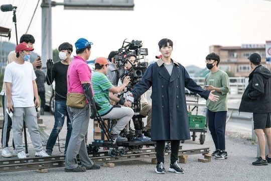 DMT60bVUMAEGZR2.jpg:large