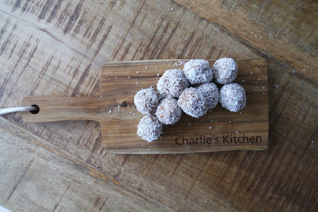 Ckitchenned's tweet photo. Carrot cake balletjes: een mega lekkere snack! - https://t.co/HC1NexpVYs https://t.co/ZiGO6iGaLx