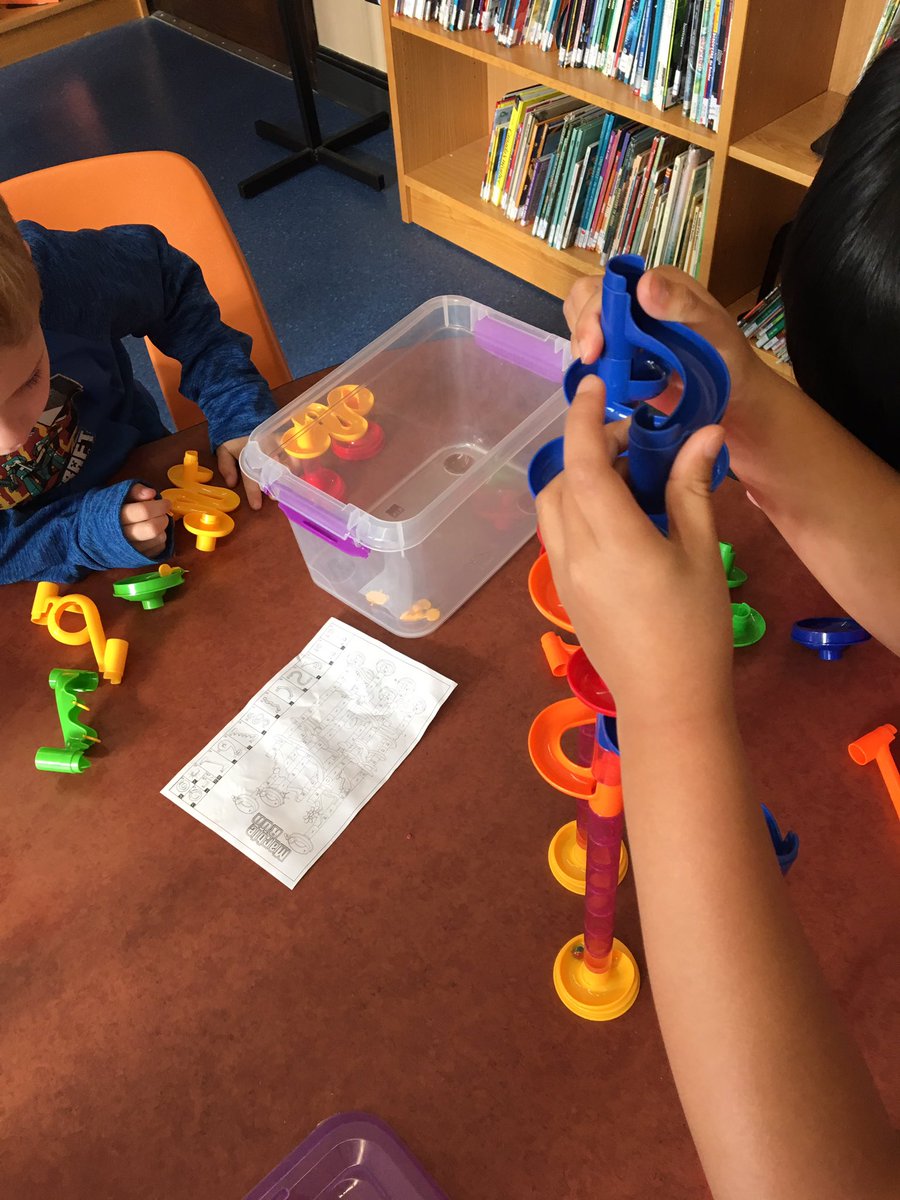 MmeToews's tweet photo. "I don't have any bottom pieces!" Says one student.
"Come on guys, it's called collaborate!" Answers another. ❤️ @LuxtonSchool @MrsJGreco https://t.co/LFWaO5xrFN