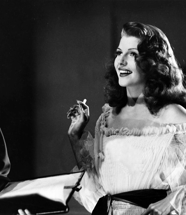 Tribeca's tweet photo. "All I wanted was just what everybody else wants, you know, to be loved." Rita Hayworth, born today in 1918, on the set of GILDA. #borntoday https://t.co/8wwiDfNmii