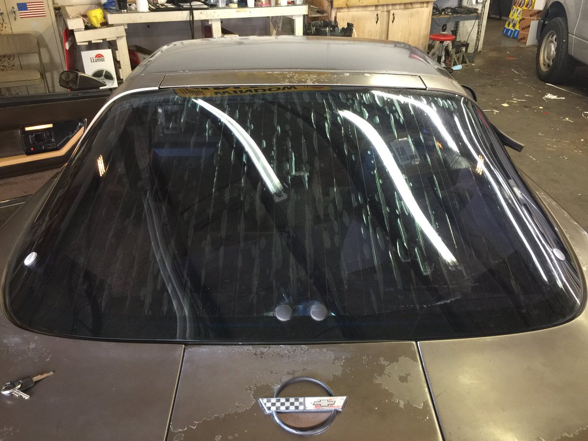 autotrim_ms's tweet photo. #beforeandafter #tint #besttint #llumar #llumarwindowtint #corvette #chevroletcorvette #chevy #corvettelover #beautiful #llumarwindowtint https://t.co/N5sCkHaXQ2
