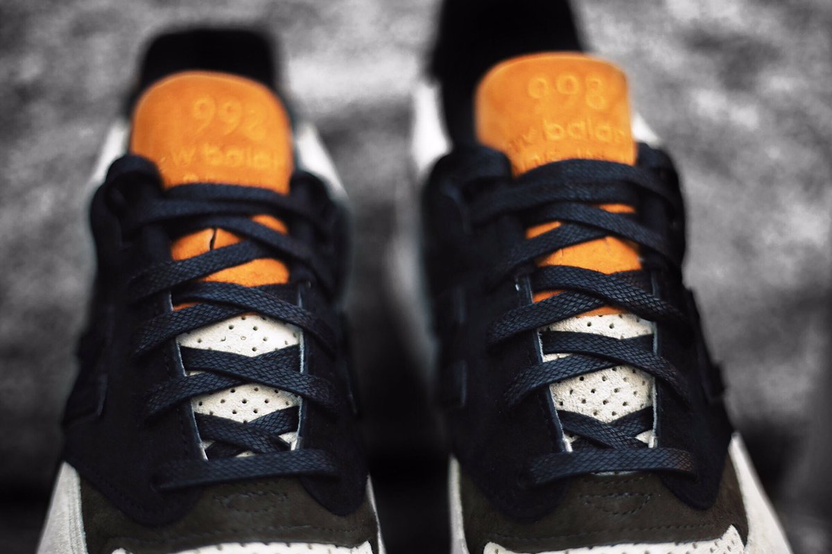 GUAPSKE's tweet photo. Drops 10/22 at 12pm. https://t.co/vwiMVUJKXm https://t.co/A8FOGtZnR2