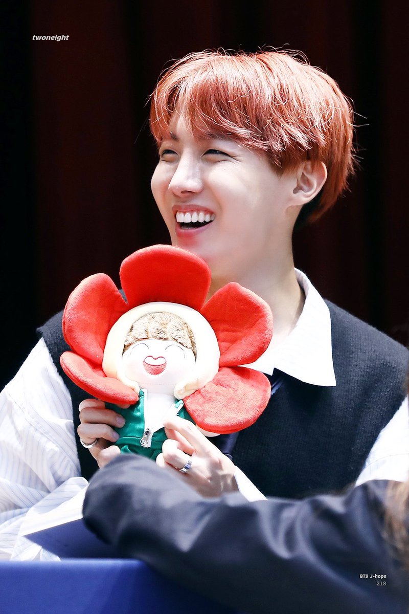 hoxeokie's tweet photo. hoseok: my lips turn into a heart when laughing

they rly do https://t.co/cnfiIZuNlu