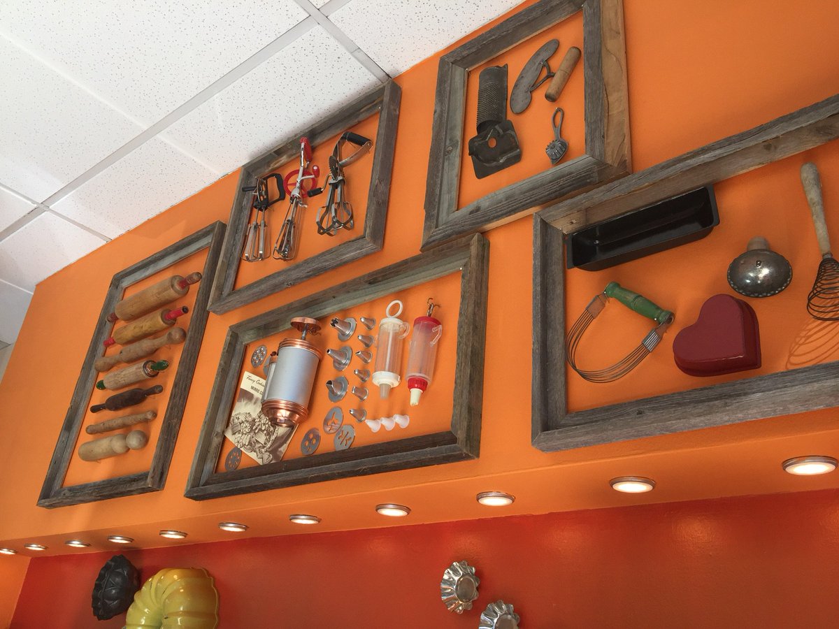 Congrats again to Deja Vu Cakes on their grand opening! 4820 Laurel Canyon Blvd #studiocity #wedding #desserts #holidaytreats #yumyum