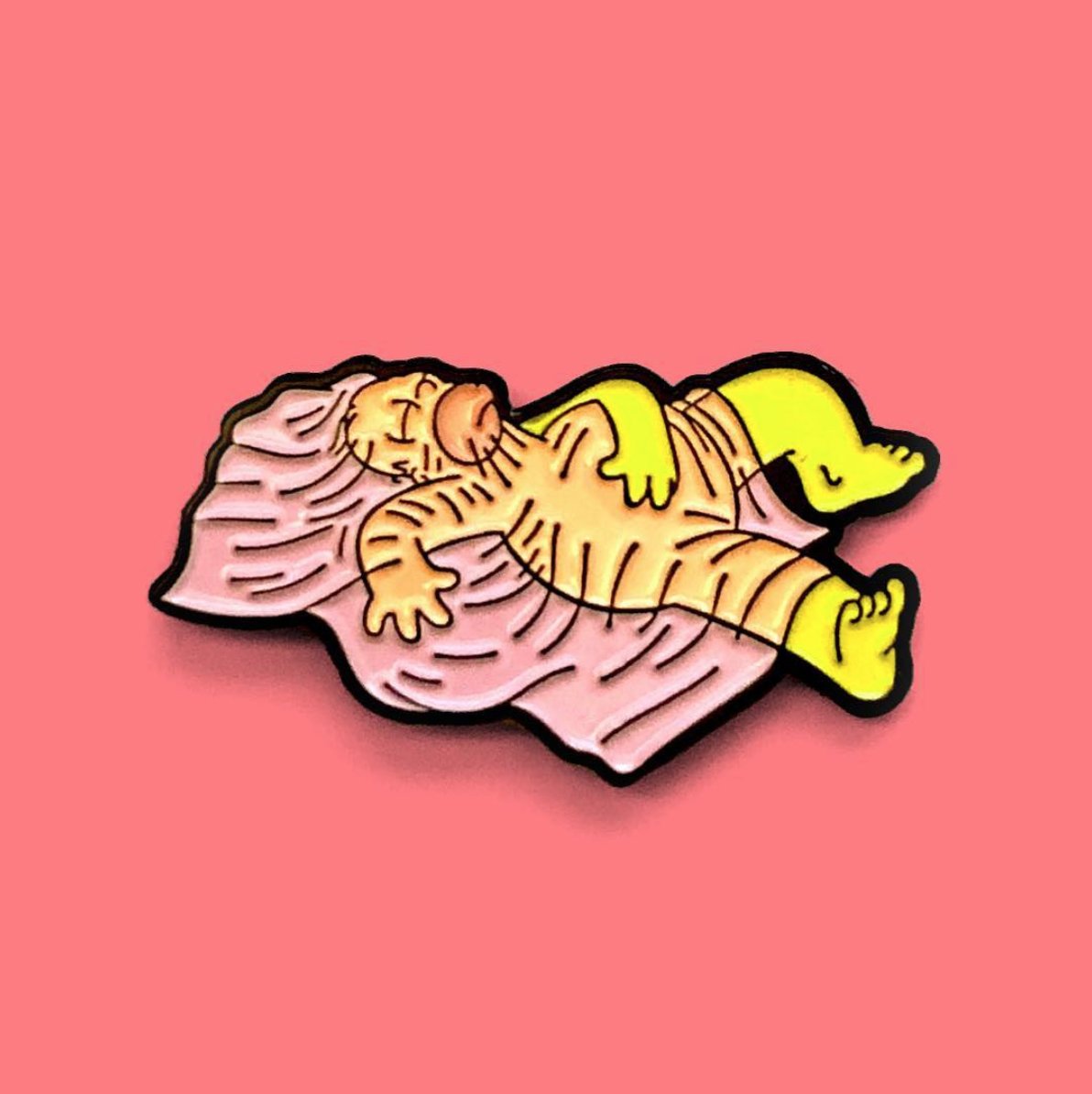 brunoacanfora's tweet photo. Este nuevo pin de Homero envuelto en una una manta lo compré para que me de #PoderesSexuales, no les voy a mentir a ustedes. https://t.co/AvKwWlDqmr