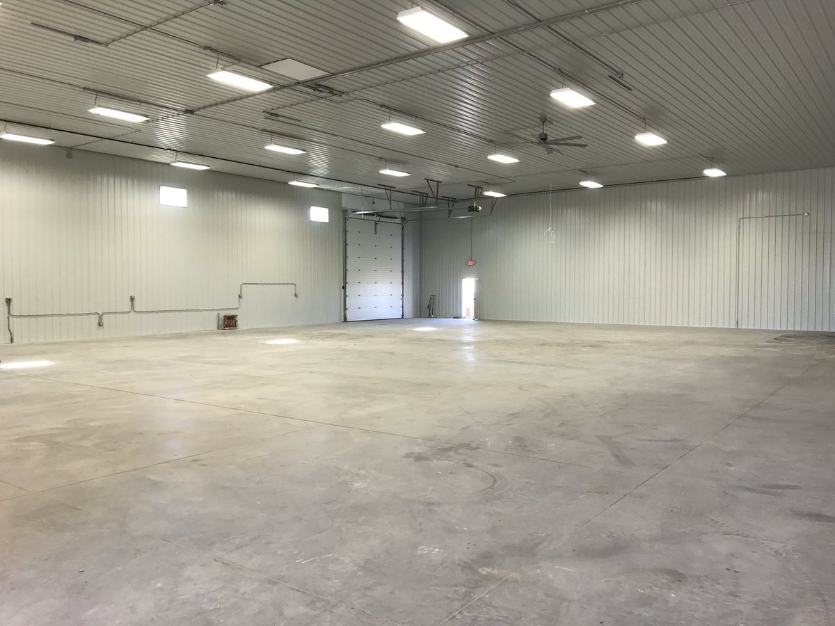 SdVenom's tweet photo. It's happening now! Floor is being installed. #venombuilding https://t.co/KH2S1KouRZ