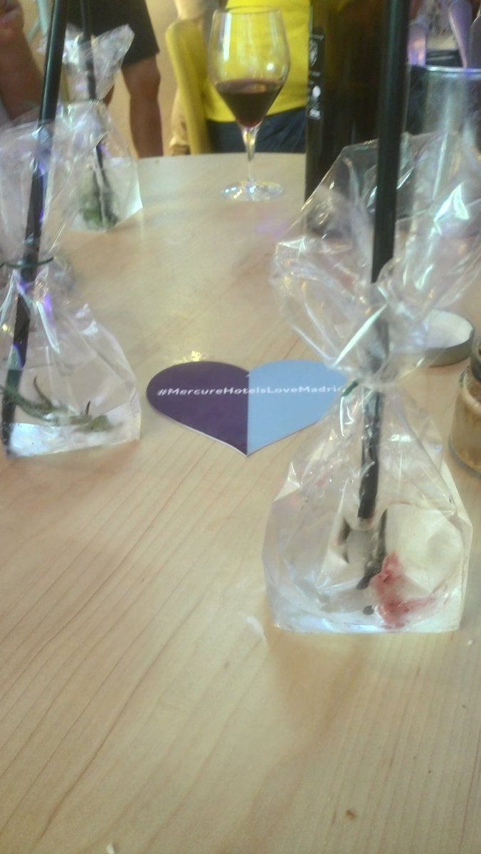 madridinandout's tweet photo. Presentación original y divertida en la inauguración del @MercureMadCentr y #Chipen #plazadeespaña con invitados de lujo #gintonic #foodies https://t.co/NEwGe6KZCb