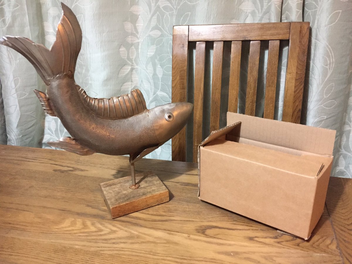 bone_stuart's tweet photo. Anyone you know selling a little fish ? I need to complete the set ... thanks in advance -#fish https://t.co/giimoCitYi