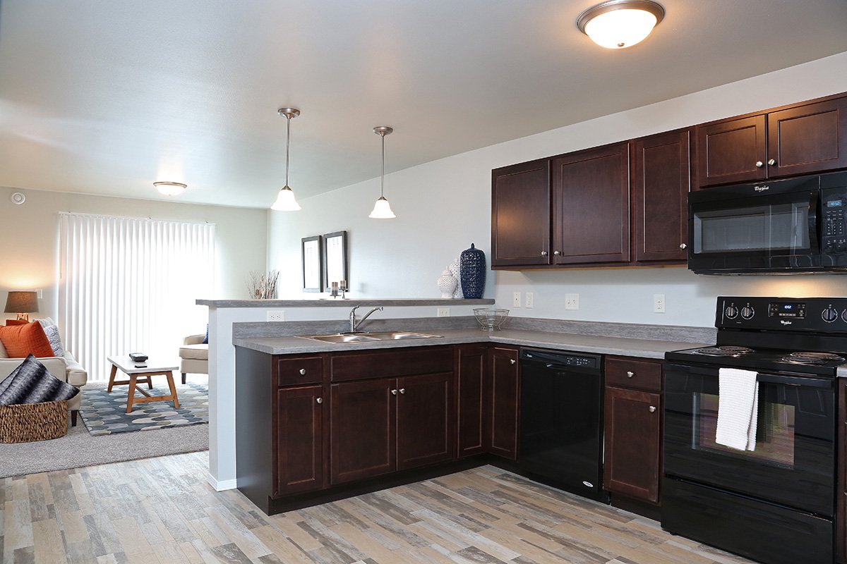 bizsiouxfalls's tweet photo. A 61-unit @LloydCompanies apartment project in Tea will hold its grand opening this week. https://t.co/U7h5tXGxmP https://t.co/eZWXehUJEK