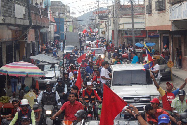 cuentanueva2018's tweet photo. #VenezuelaAmaneceVictoriosa || #EnFotos El PUEBLO de #Zamora consolidó la victoria perfecta de @RMarcoTorres con apoyo de @mreyesPSUV https://t.co/Fj4FBcmK8N