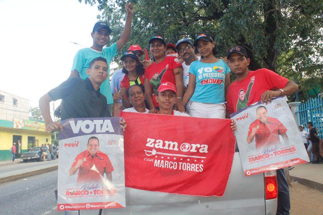 cuentanueva2018's tweet photo. #VenezuelaAmaneceVictoriosa || #EnFotos Pueblo de #Zamora celebró triunfo de @RMarcoTorres quien fue electo nuevo Gobernador de #Aragua https://t.co/23hgP6f8y7