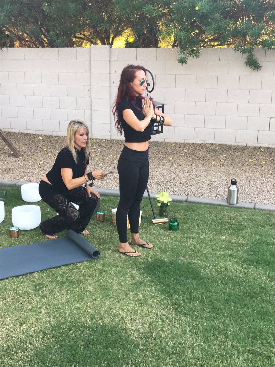 trulieve_az's tweet photo. Huge thanks to @MedicatedMavens, @CanamoCC, Undoo, Sublime, @DreamSteamAZ, @huxtonusa, and all who hosted and attended "Namaste Lit!" https://t.co/sQFRvfiwhG