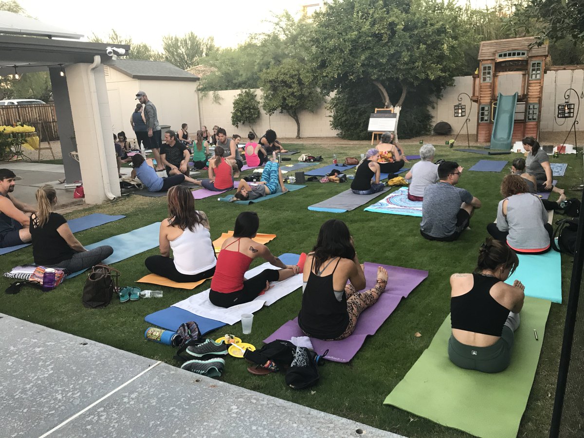 trulieve_az's tweet photo. Huge thanks to @MedicatedMavens, @CanamoCC, Undoo, Sublime, @DreamSteamAZ, @huxtonusa, and all who hosted and attended "Namaste Lit!" https://t.co/sQFRvfiwhG