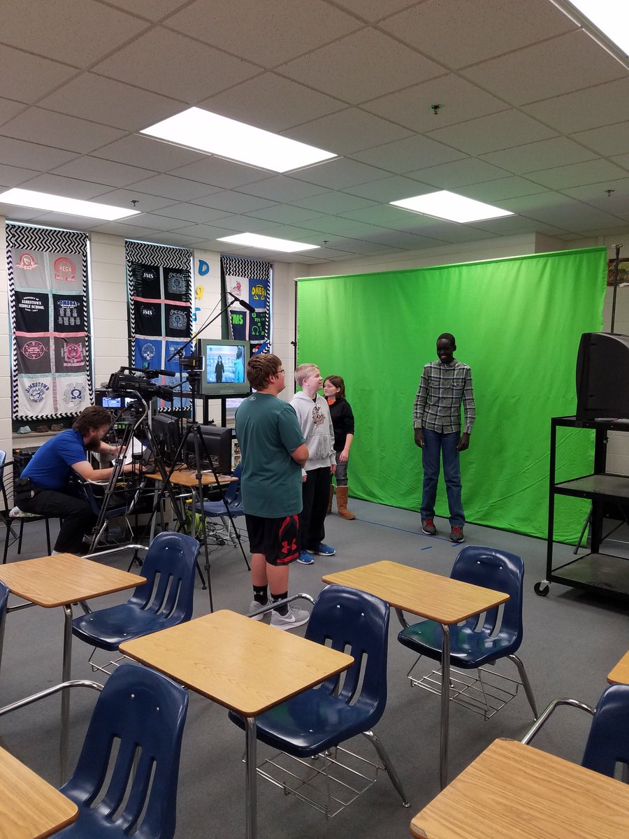 dtdooley80's tweet photo. Young meteorologists at work again #pbl #lovemyjob https://t.co/59CbfqHzwa
