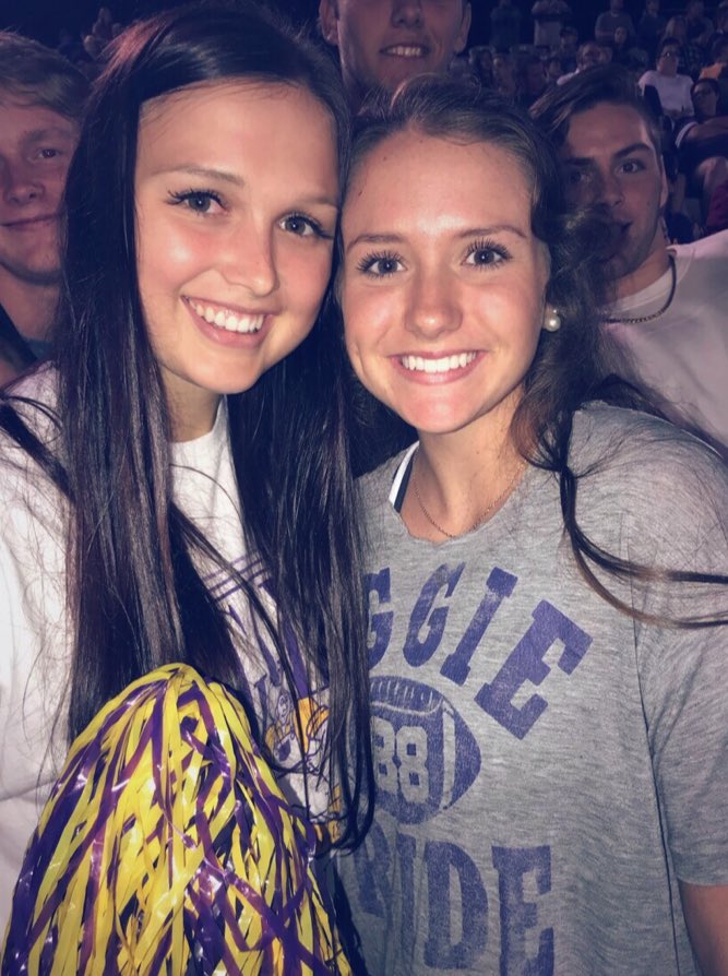 ValentinaKlock1's tweet photo. 💜 love those Friday nights 🏈 https://t.co/azVSAzcayl