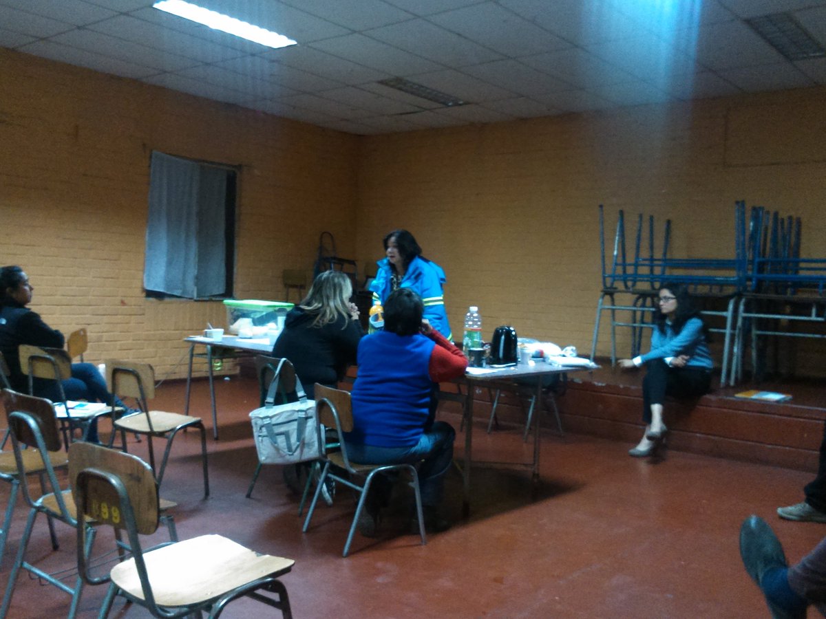 marcosveliz2001's tweet photo. alcaldesa @ClaudiaPizarro @MuniLaPintana participando mesa barrial Pob. Jorge Alessandri II #elcastillo @unidaddeplanes @ortegahernan https://t.co/VLKSF5klSi