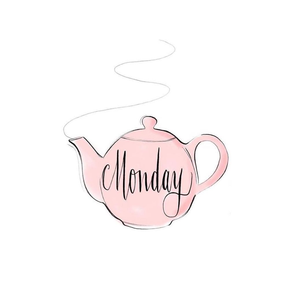 tmakartistry's tweet photo. Happy Monday! It actually felt like fall today ... meaning its time to hide under big fluffy blankets and drinking… https://t.co/ClwTUlYCtL https://t.co/UVPGQy6oRz