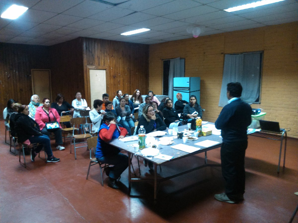 marcosveliz2001's tweet photo. alcaldesa @ClaudiaPizarro @MuniLaPintana participando mesa barrial Pob. Jorge Alessandri II #elcastillo @unidaddeplanes @ortegahernan https://t.co/VLKSF5klSi