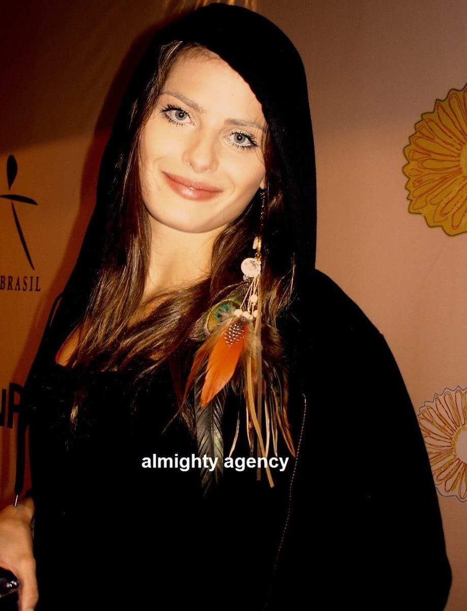 AlmightyAgency's tweet photo. @telva @VogueSpain @voguemagazine @Burberry @gucci @Breitling @GettyImages @AFPBrasil @afpfr @AFPespanol @BritishAirwaysT @airfrancebr https://t.co/xpmzbQfAdU