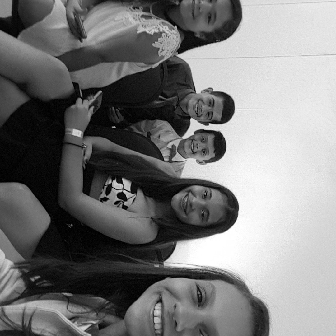 elylabanana's tweet photo. 💫Estoy muy feliz por tener alrededor personas tan lindas e inteligentes, daría lo que fuera para que siempre estuviéramos juntos💫 #amigos 👌💖 https://t.co/Nr2F0yqf6Q