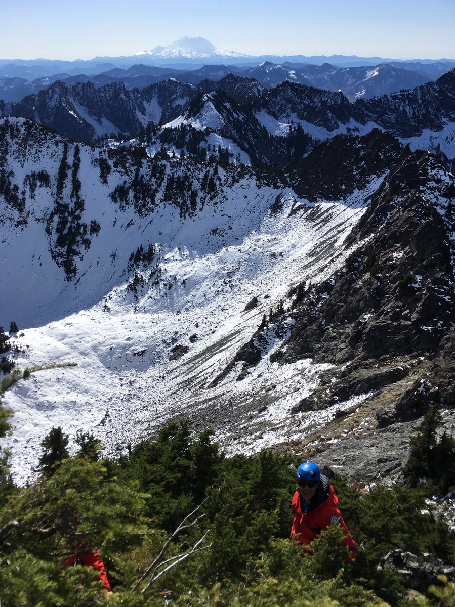 SeattleMtRescue's tweet photo. SMR was called out at 530 this morning to help a climbing party that got stuck late last night on Mount Thomson. Teams were inserted via helicopter and then successfully located the climbers/helped them get off the route. @KCSAR @kingcosoPIO @KCSOAirsupport https://t.co/2J5EWLqzfb