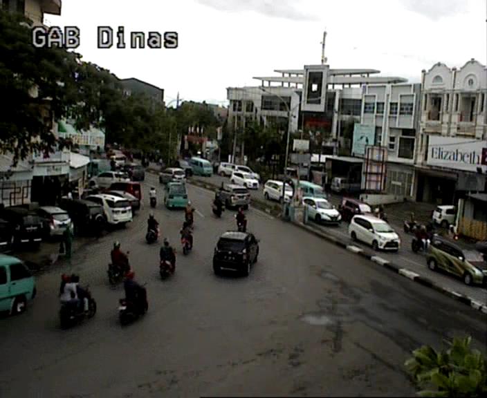 09:08. Urip dpn Gab. Dinas2 trpntau ramai lancar. Apapun kendaraanmu, biasakan tertib berkendara! #CCTVDiskominfoMKS *er