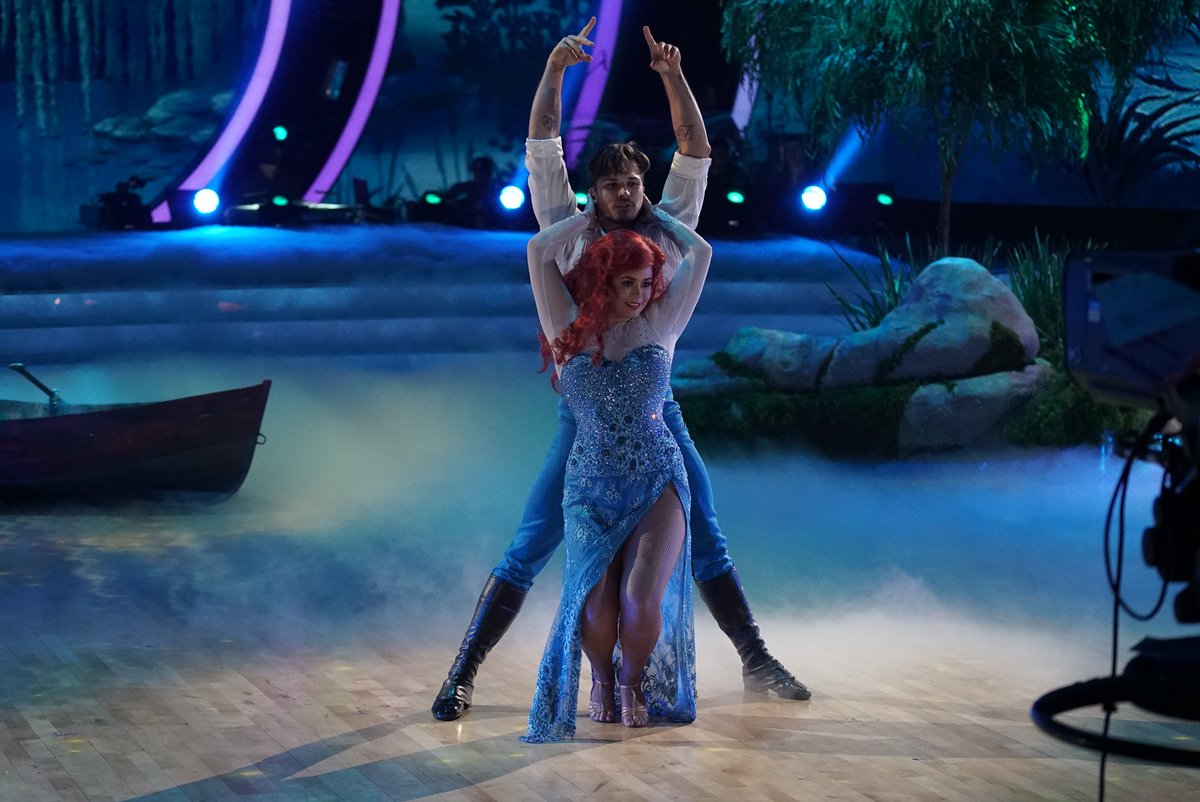 officialdwts's tweet photo. .@SashaaPieterse and @Gleb_Savchenko Rumba under the sea with “Kiss The Girl!”
Merman,oh, man!
#DWTS https://t.co/bJPKmmUQEa