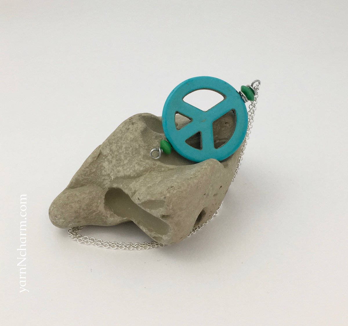 YarnNCharm's tweet photo. #peacesymbol #retrofashion #70s #discofashion #flowerpower #etsychaching #freeshipping #etsystore #turquoise #cnd 

https://t.co/urxU2Ngp86 https://t.co/nFNVnA3VNm
