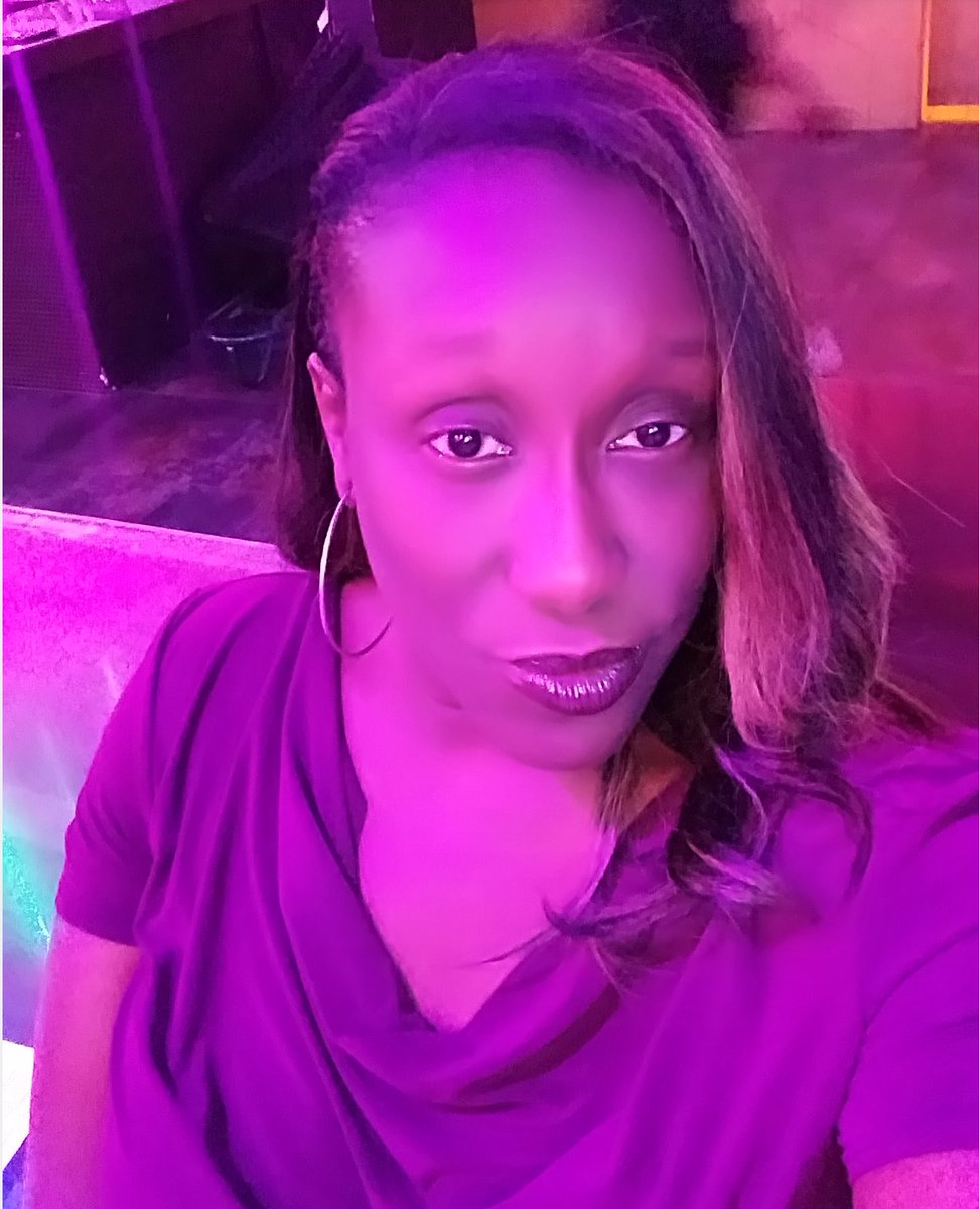 IAMROYALTYD's tweet photo. Love what I do #mercynightclub #poetry #poeticnights #gottakeepgoing https://t.co/bHiB1uBkdm