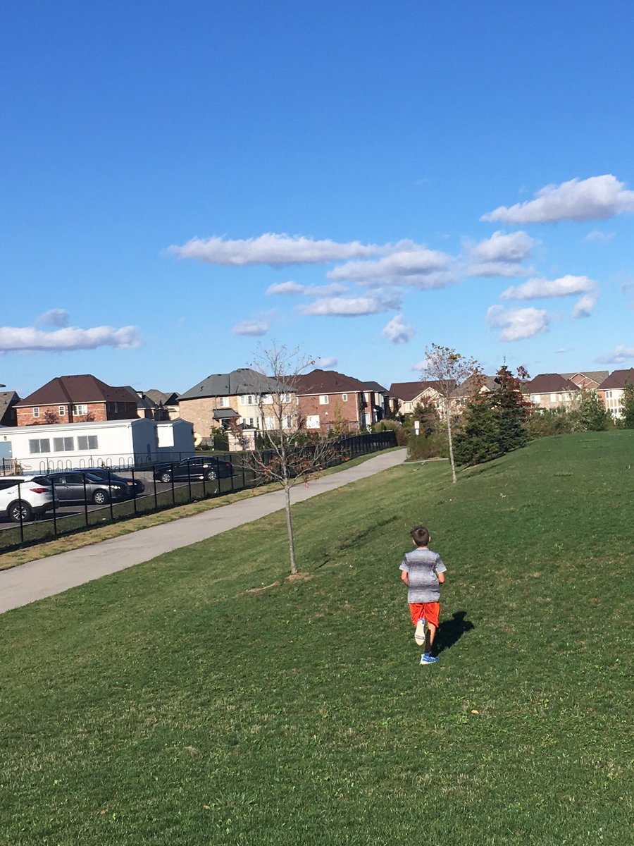 MissDief's tweet image. Prepping for our Cross country meet Friday - Gr. 7s ran 3k today 🙌🏽 #hills #shortbursts #determination #endurance @QHMilton @qhtownsend