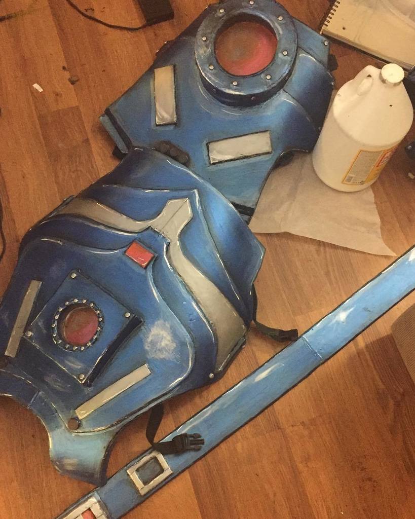ZombieRPGee's tweet photo. Did some white super lights #capercon2017 #craft #cosplayer #mrfreezecosplay #mrfreeze #cosplay #cosplayprogress #crafting #craftfoam #evaf… https://t.co/jPbry9uKt8