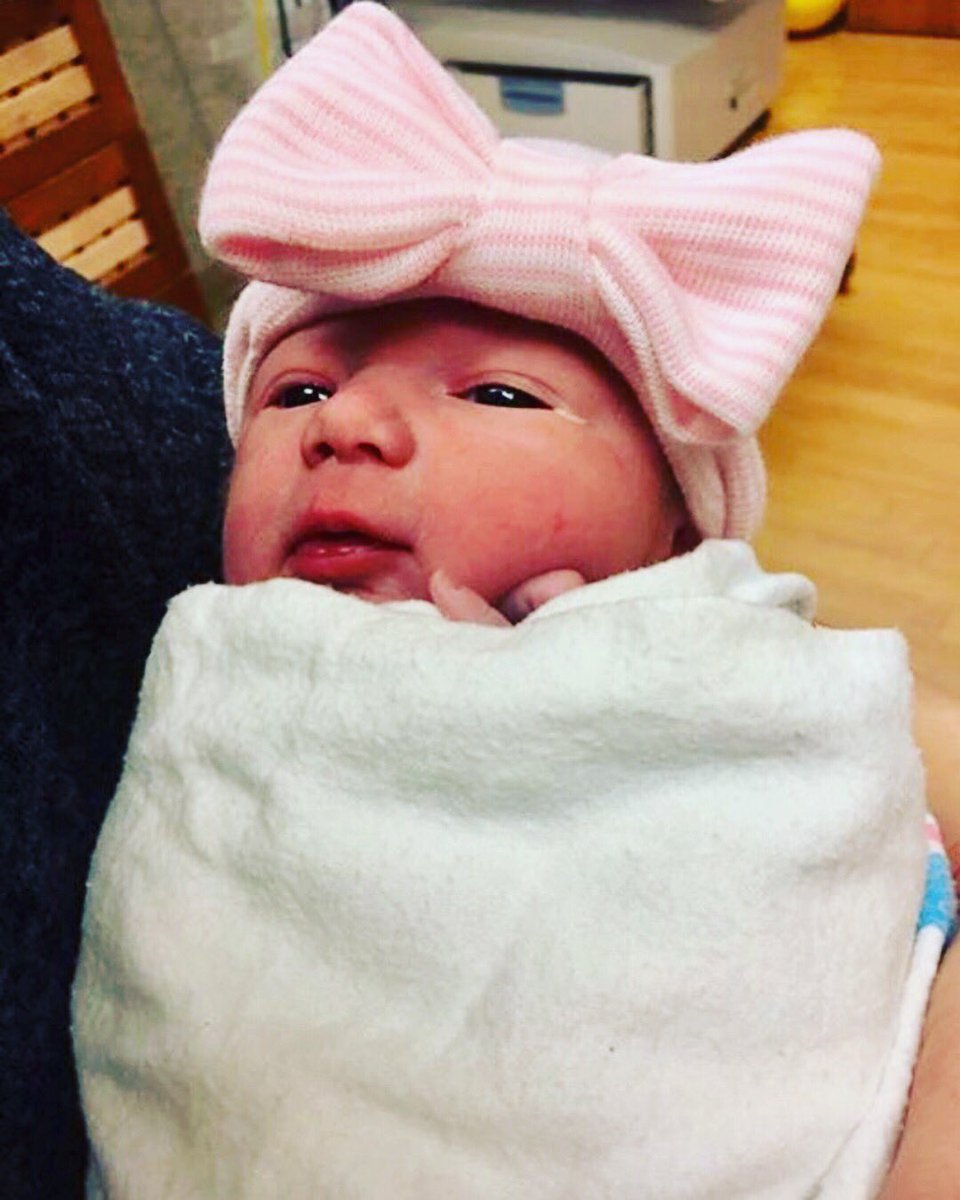 stevensbrandon8's tweet photo. She's here Andersen Quinn Stevens born 10/15/17 at 6:06 p.m. and weighed 6lbs 3oz and 20 inches long! She decided she wanted to come 2 weeks early and quick. We are so in love with this little one already https://t.co/mmayuZxSOS