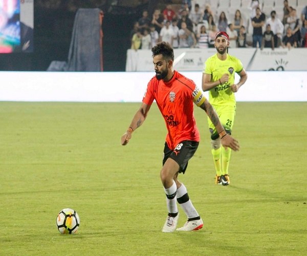 imVKohli1865's tweet photo. @imVkohli @pumafootball Every one say that #AllHeartFC is a Champion-Champion @msdhoni #CelebrityClasico #Champion https://t.co/qCGEuciqLM