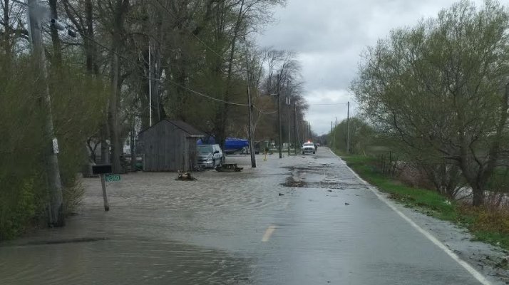 ICYMI: Flood watch for Lake Erie shoreline.  blackburnnews.com/chatham/chatha… #ckont https://t.co/l2dQx08Dsl