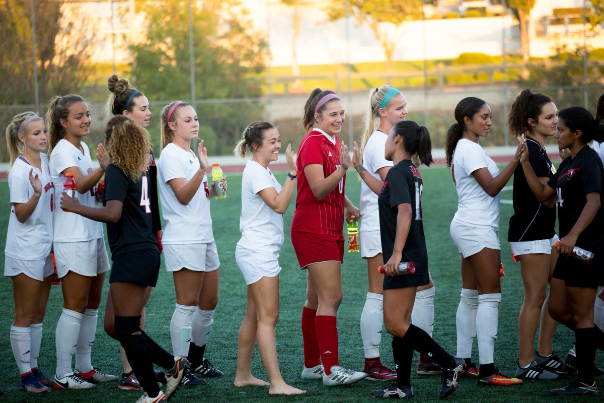 BiolaAthletics's tweet photo. 290 minutes of shutout soccer in a row now for #BiolaWS. Way to win a third-straight @ThePacWest contest! 👏👏👏 #PacWestWSOC https://t.co/6UIT1zvs25