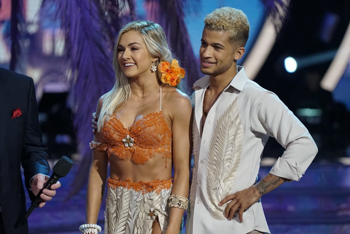 officialdwts's tweet photo. What perfection looks like! 
#DWTS https://t.co/Fa1VPPuDoJ