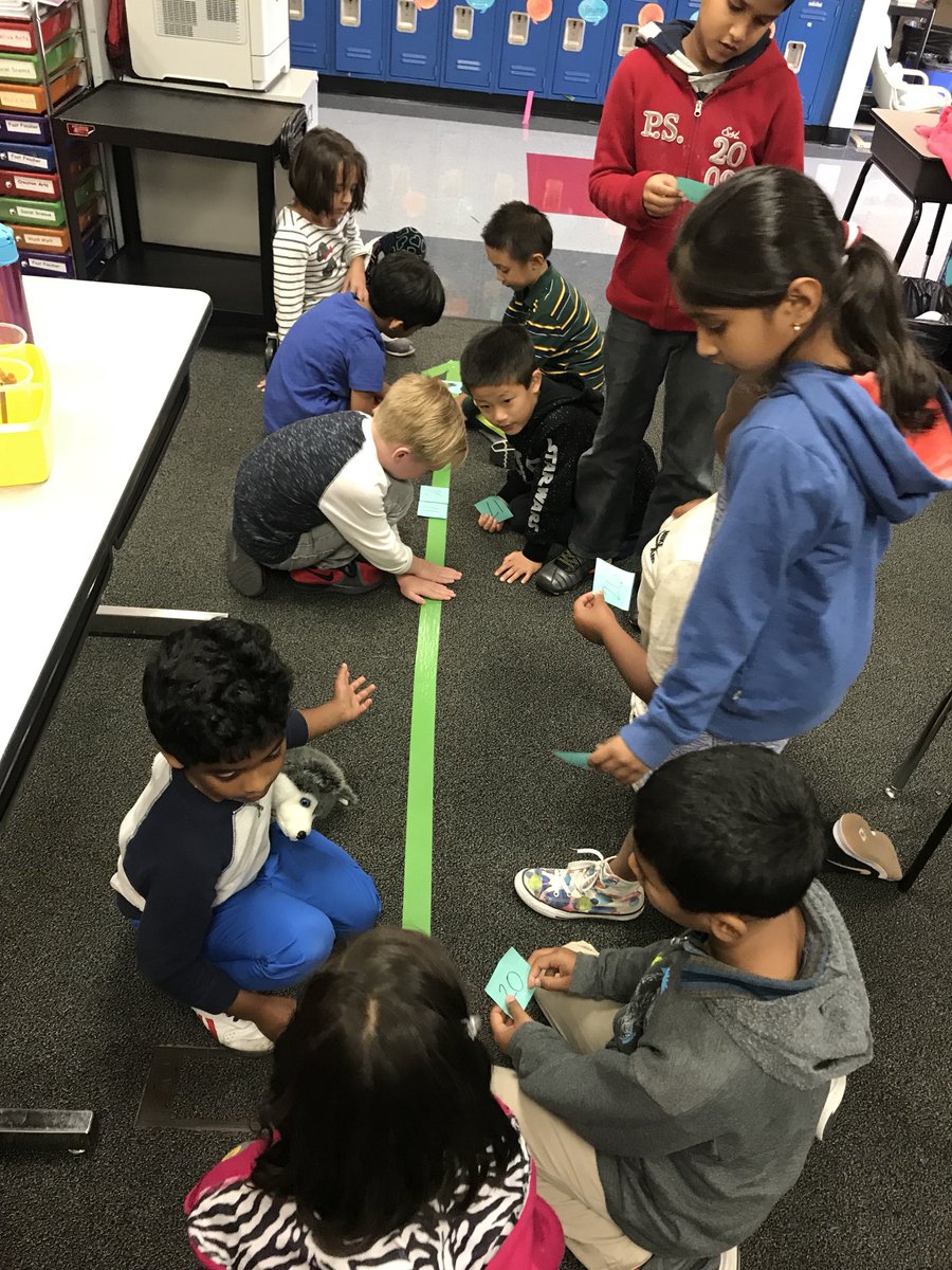 HeatonMubeen's tweet photo. Team work makes a dream work! Hands-on learning with number lines &amp; comparing numbers. So engaging! #HuskyPride @HaunElem https://t.co/pRhuC7egHB
