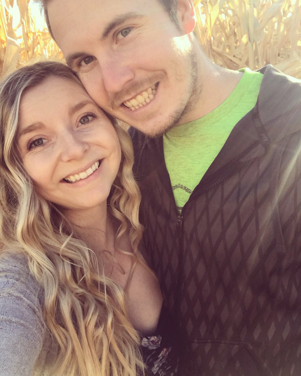 fitgirlmamabear's tweet photo. Date night at The Farmstead with my a-maize-ing husband!🎃🍂🍁🖤 #datenight #pumpkinpatch #pumpkinpicking #thefarmstead #farmsteadfun #fallvibes https://t.co/cAiCiPEMgf