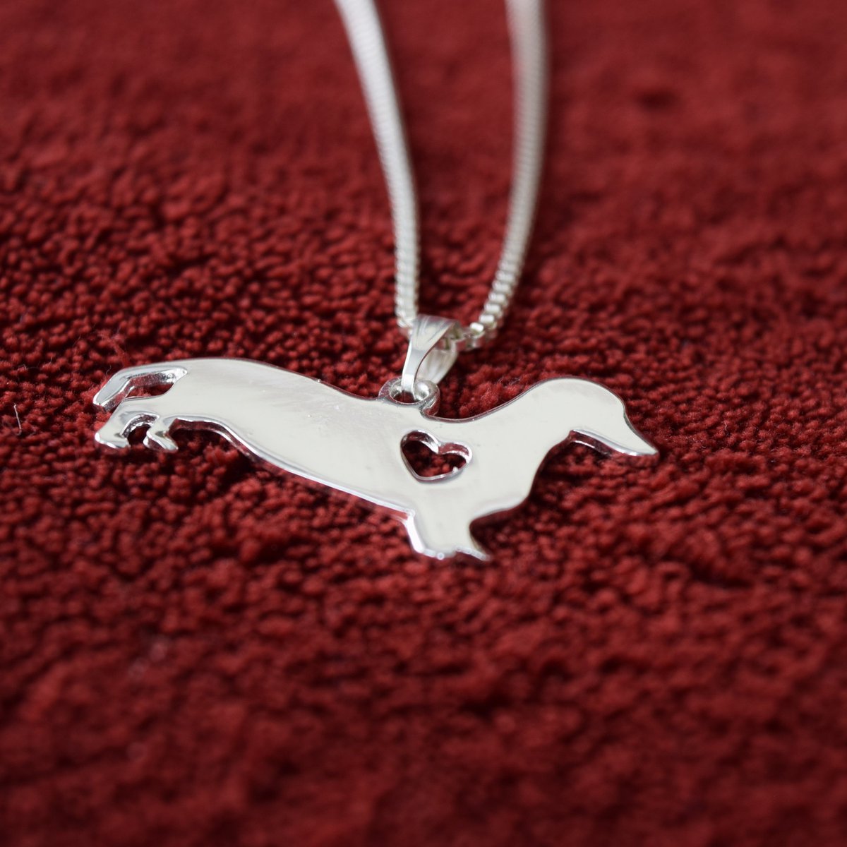 loveshersausage's tweet photo. #dachshund #hotdog #Christmas #holidaysarecoming #shoping #gift #necklace #pets #gifts #hannukah #lights #snow #cold #mommaloveshersausage https://t.co/trHc6jSmjc
