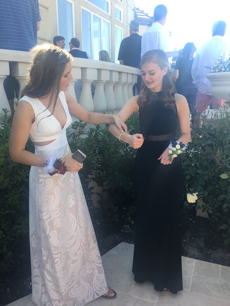 _allykelly_'s tweet photo. missin u the most rn 😕❤️ https://t.co/QzxxLIgu8i